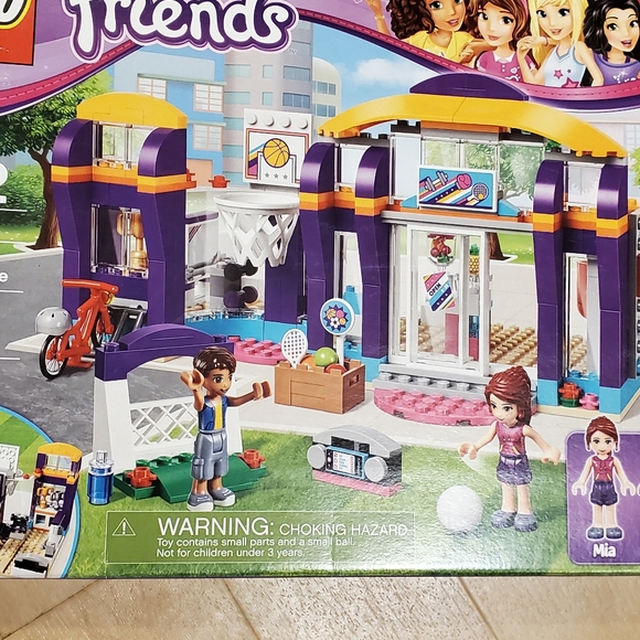 LEGO Friends Heartlake Sports Center #41312 - Picture 4 of 8